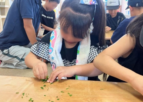ギシギシを使って10円玉磨き