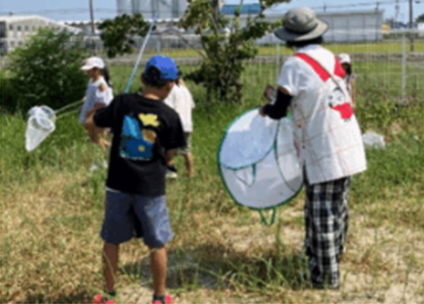 草原での虫取り体験03
