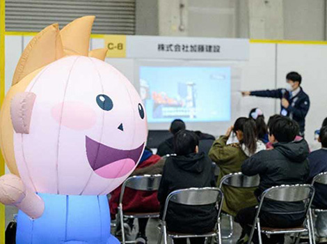 ブースの入口でビオトくんがお出迎え