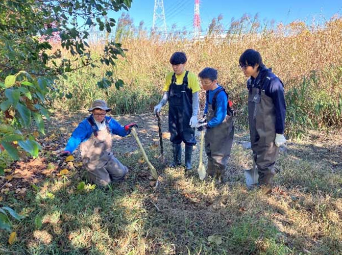 カトケンビオトープで外来種防除を体験♪