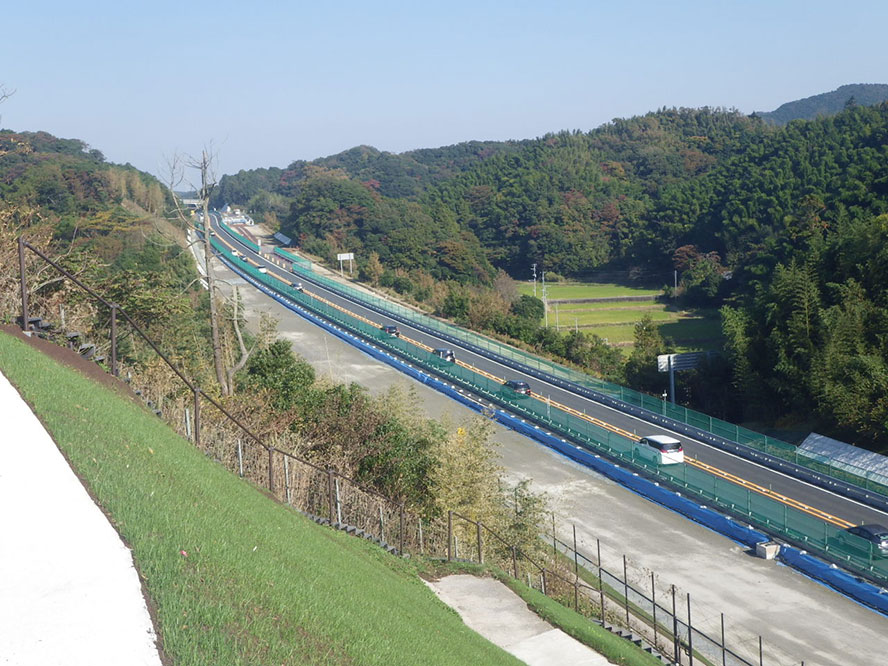 館山自動車道　亀沢工事　本線工事