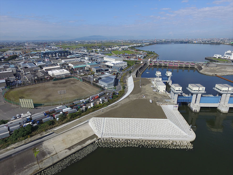 大規模河川管理施設機能確保事業　日光川水閘門改築工事(右岸護岸工)