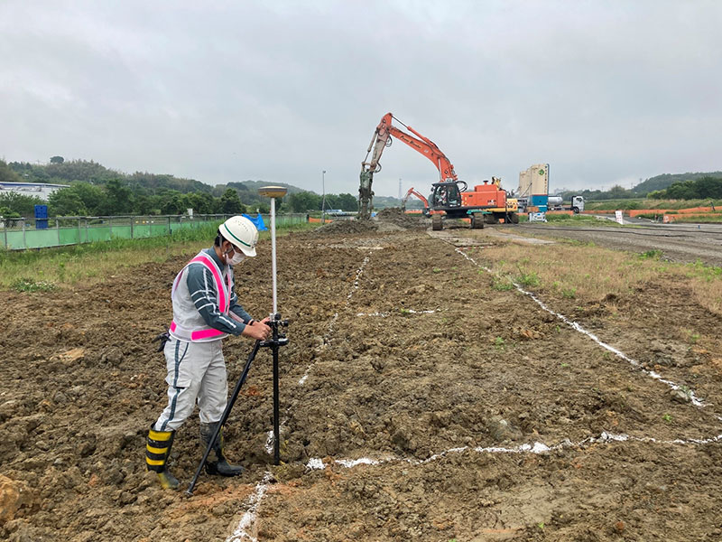 高精度なGNSSによる施工管理、Nローバーによる位置情報管理01