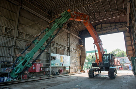 倉庫の中の『一角獣』こと、“パワーブレンダー”