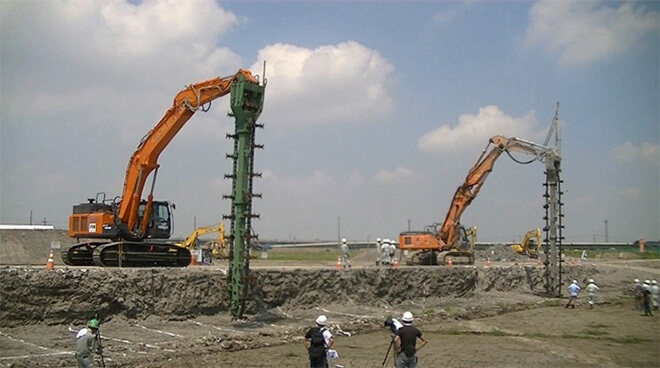 実は、現場には『一角獣』が5台稼働しています。(写真では2台ですが…）